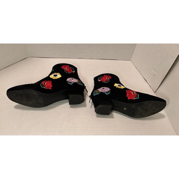 Betsey Johnson Twiggy Floral Embroidered Boho Booties Black Size 6 M - Picture 7 of 10